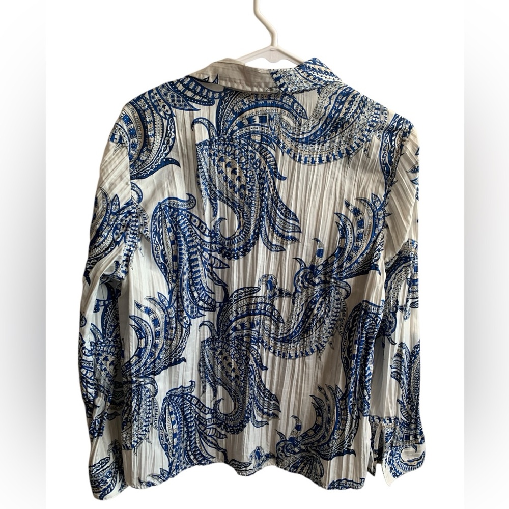 Chico’s Blue & White Paisley Button-Down Shirt – Size L (Chico’s 2) - Picture 2 of 5
